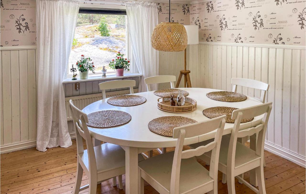 Cozy Home In Strmstad With Wifi Strömstad Buitenkant foto